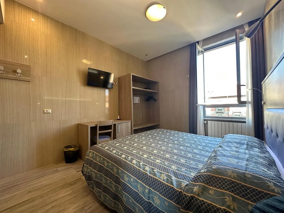 Hotel Midway ميلان