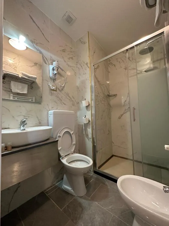 Hotel Midway ميلان