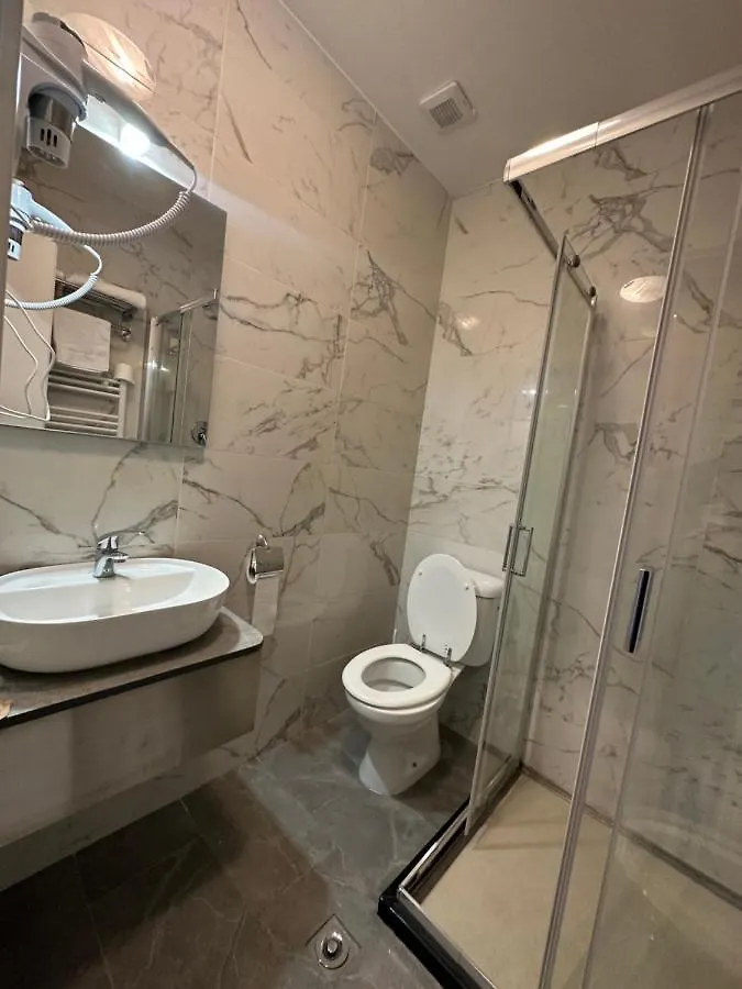 Hotel Midway ميلان 3*,