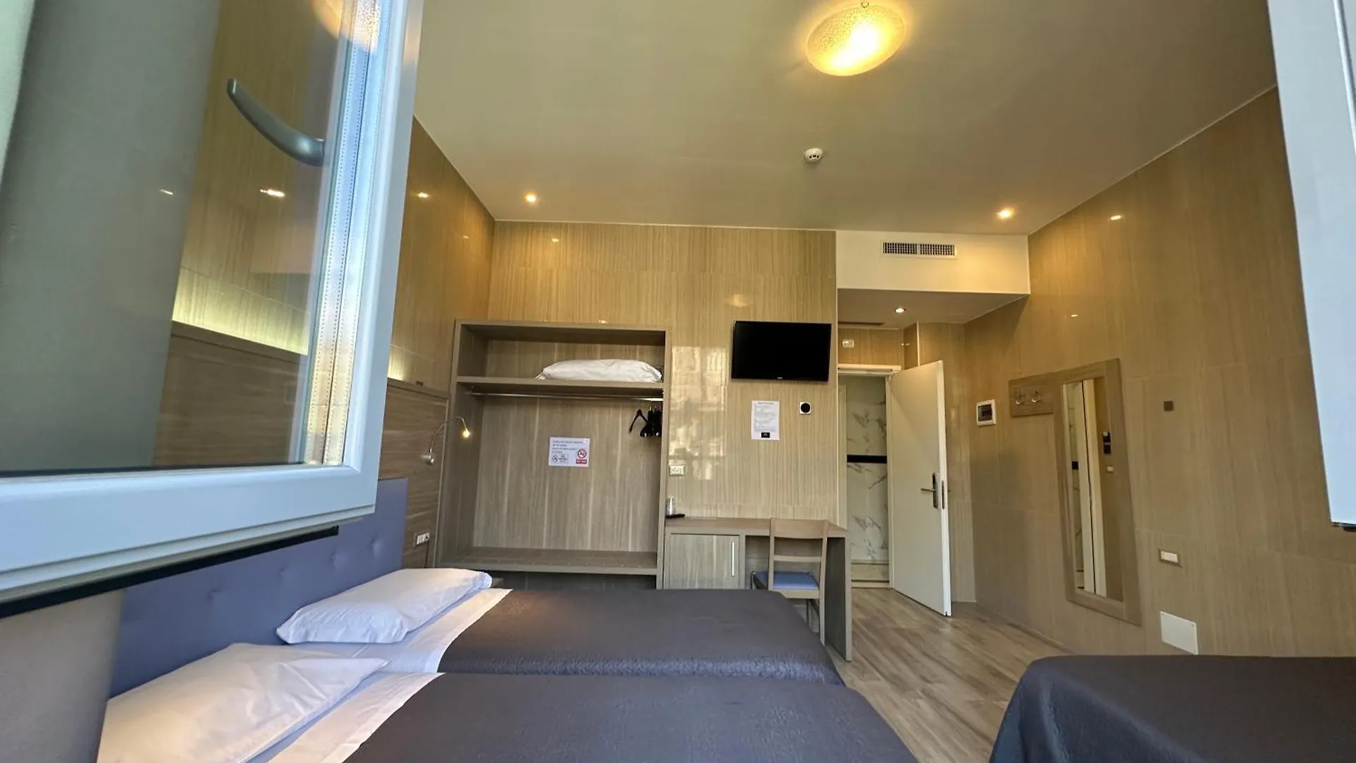 Hotel Midway ميلان