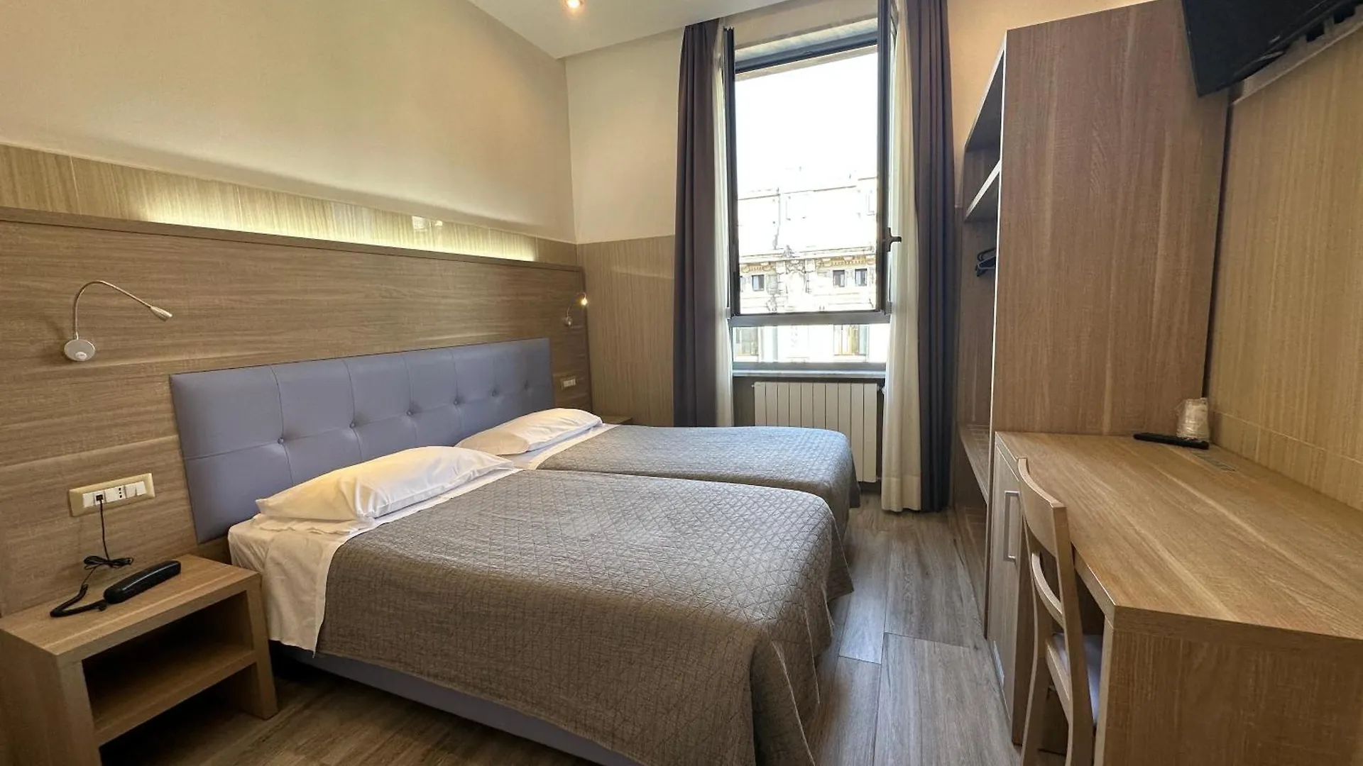 Hotel Midway ميلان